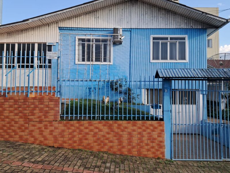 Casa à venda com 3 dormitórios, 1 banheiro, 1 vaga de garagem e 160m² de área privativa no bairro Bela Vista