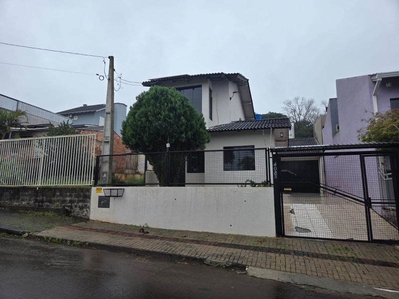 Casa à venda com 2 dormitórios, 2 banheiros, 2 vagas de garagens e 134m² de área privativa no bairro Paraíso