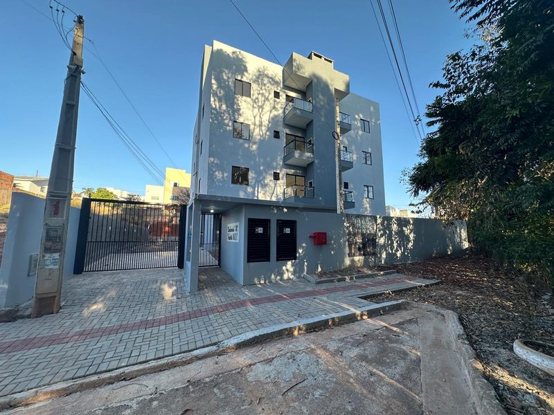 Apartamento à venda com 2 dormitórios, 1 banheiro, 1 vaga de garagem e 50m² de área privativa no bairro Vederti