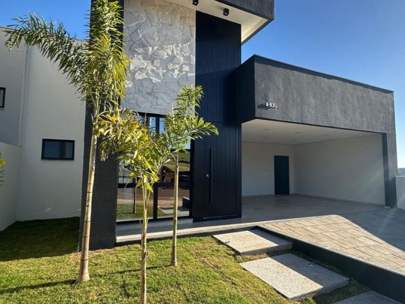 Casa à venda com 3 dormitórios, 1 banheiro, 2 vagas de garagens e 149m² de área privativa no bairro Vederti