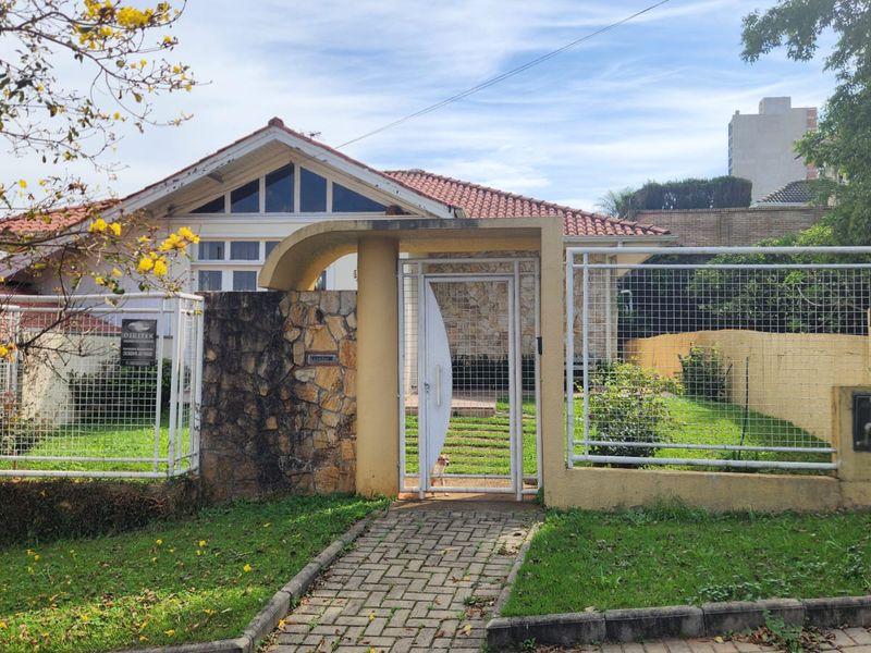 Casa à venda com 3 dormitórios, 2 banheiros, 2 vagas de garagens e 248m² de área privativa no bairro Jardim Itália