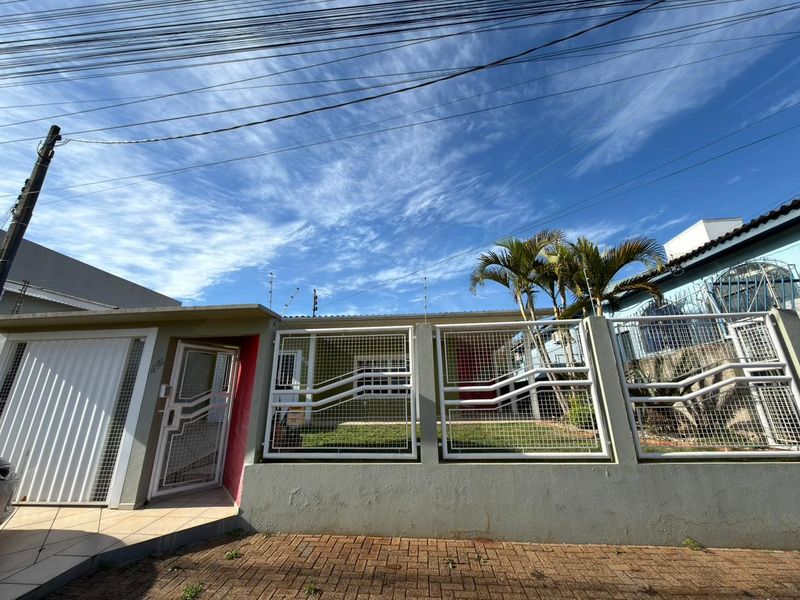 Casa à venda com 3 dormitórios, 2 banheiros, 3 vagas de garagens e 202m² de área privativa no bairro Cristo Rei