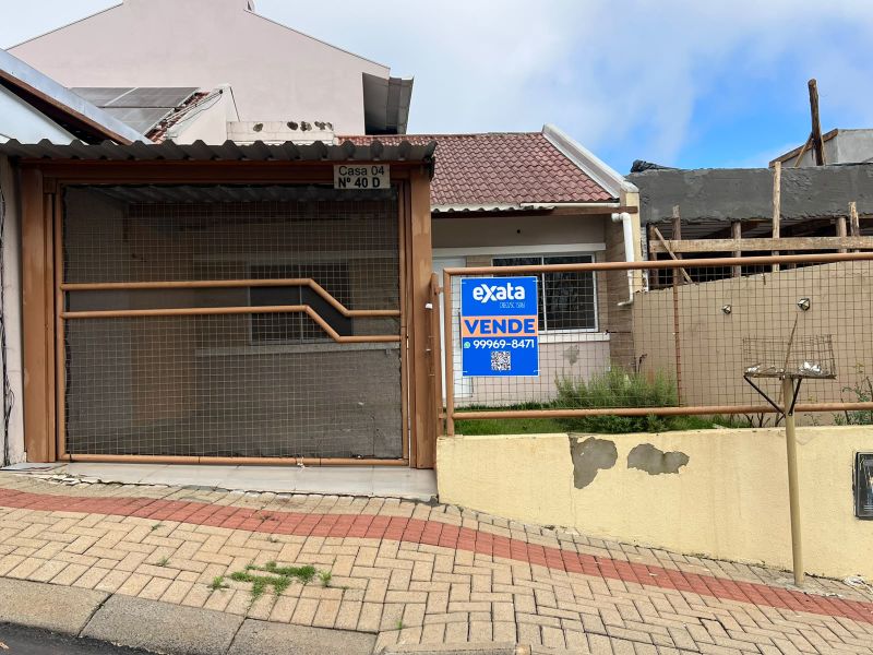 Casa à venda com 2 dormitórios, 1 banheiro, 1 vaga de garagem e 53m² de área privativa no bairro Seminário