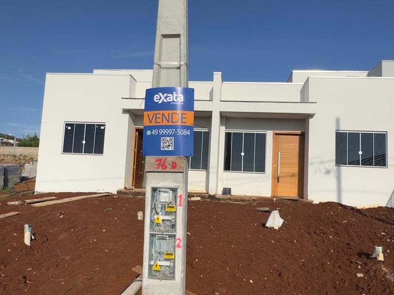 Casa à venda com 2 dormitórios, 1 banheiro, 1 vaga de garagem e 59m² de área privativa no bairro Efapi