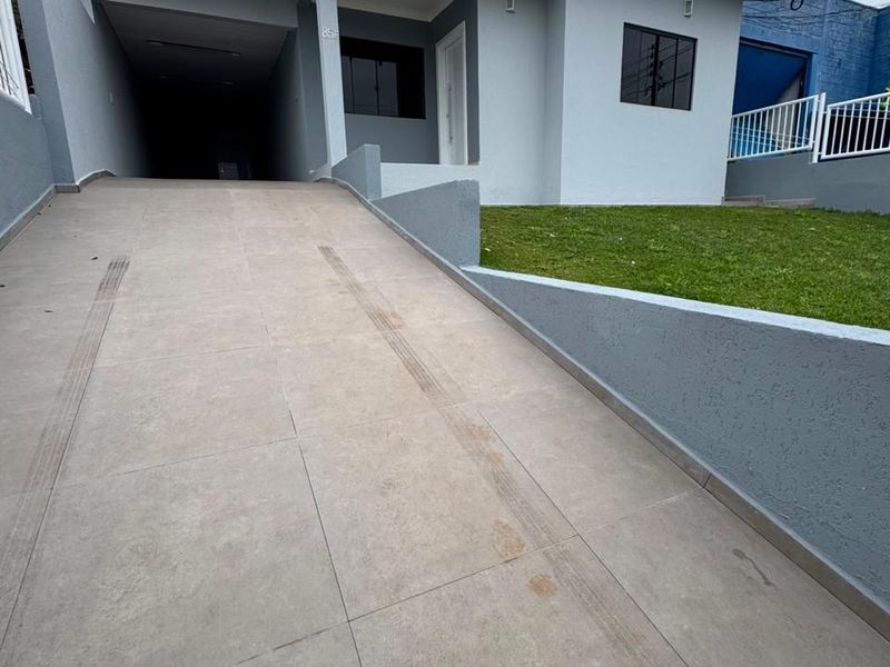 Casa à venda com 3 dormitórios, 1 banheiro, 2 vagas de garagens e 160m² de área privativa no bairro Bela Vista