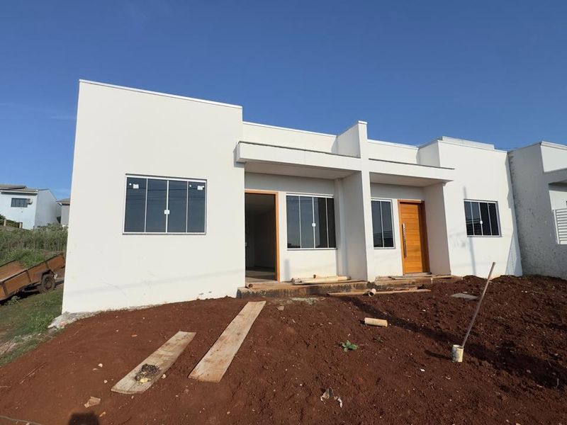Casa à venda com 2 dormitórios, 1 banheiro, 1 vaga de garagem e 59m² de área privativa no bairro Efapi