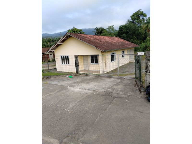 Casa de 3 quartos, no bairro RIO BONITO, em Joinville | Eu Corretor