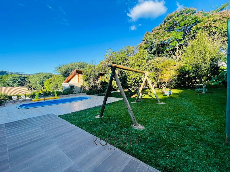 Apartamento à venda com 4 dormitórios, 1 banheiro, 1 vaga de garagem e 233m² de área privativa no bairro Espelho das Aguas