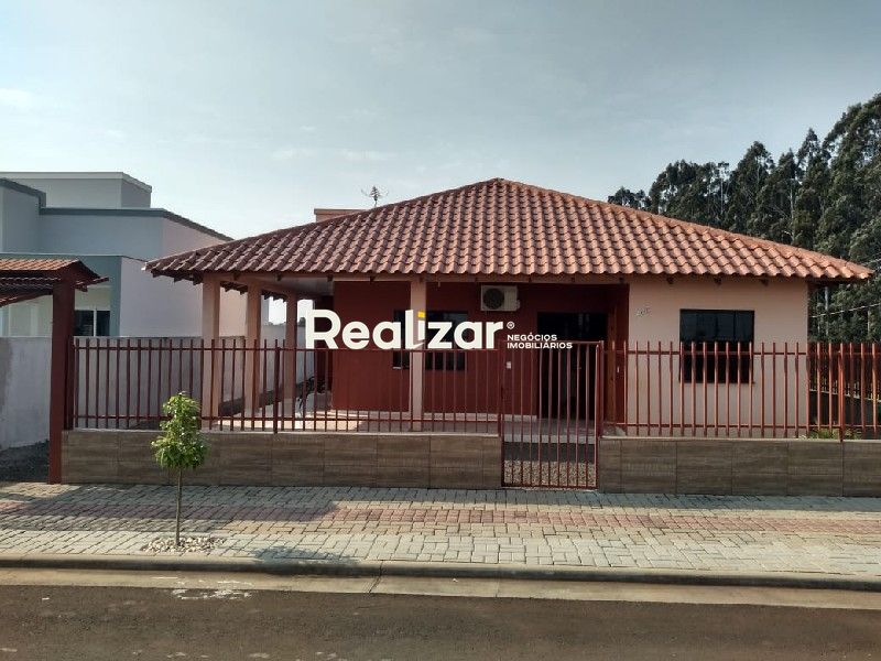 Casa à venda com 31 dormitórios, 1 banheiro e 2 vagas de garagens no bairro Vederti