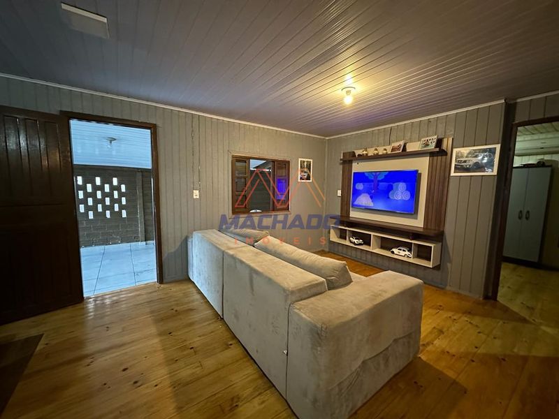 Casa à venda com 3 dormitórios, 2 banheiros, 3 vagas de garagens e 220m² de área privativa no bairro Efapi