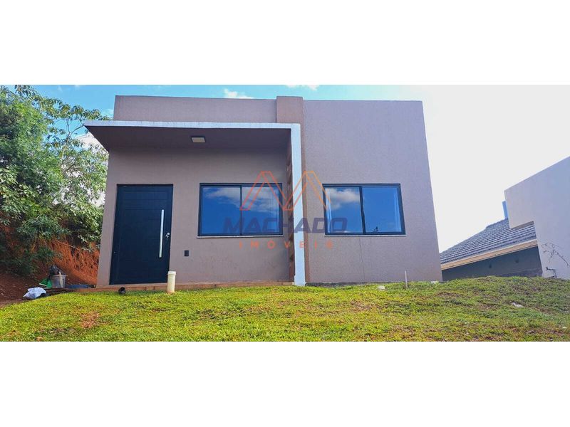 Casa à venda com 2 dormitórios, 1 banheiro, 2 vagas de garagens e 125m² de área privativa no bairro Vila Real