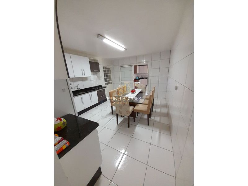 Casa à venda com 2 quartos, 200m² - Foto 11