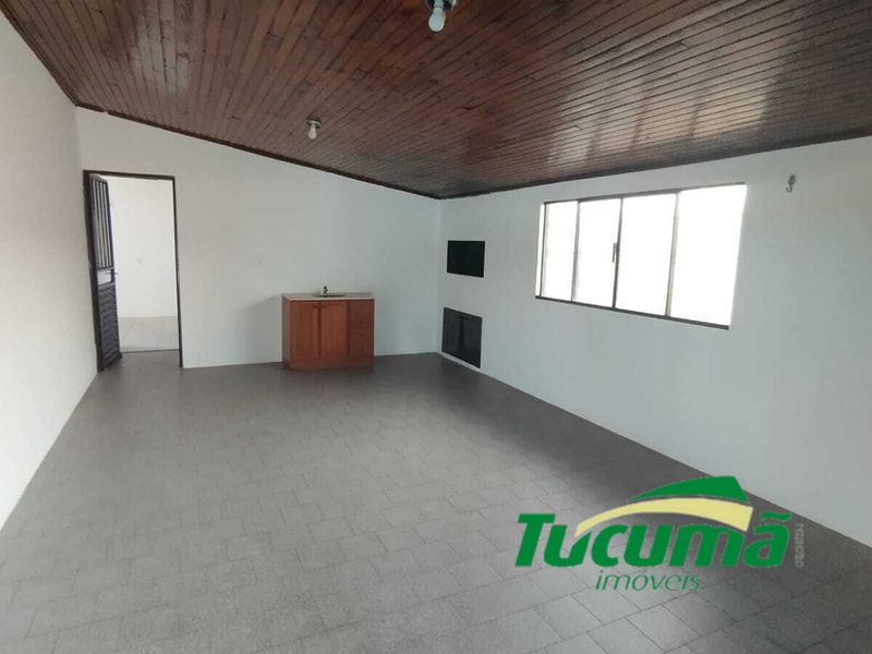 Casa para alugar com 3 dormitórios e 2 banheiros no bairro Passo dos Fortes