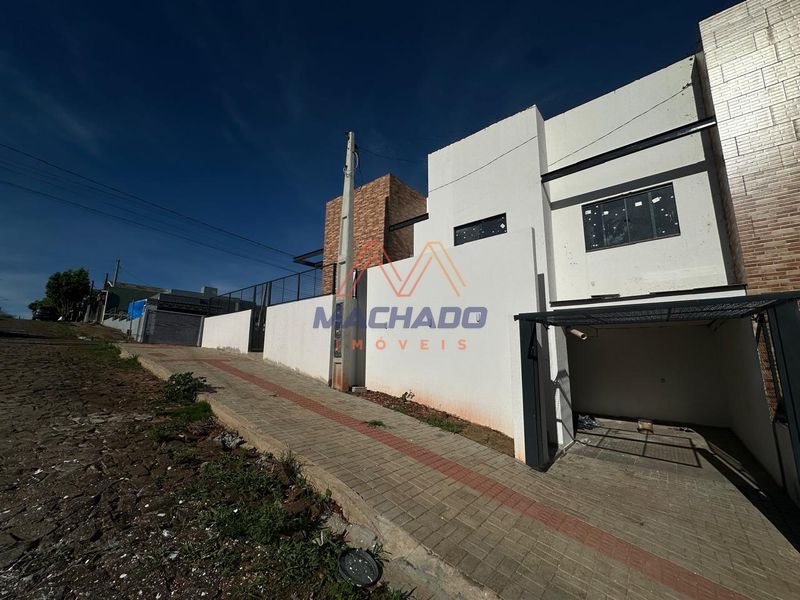 Casa à venda com 2 dormitórios, 1 banheiro e 79m² de área privativa no bairro Efapi