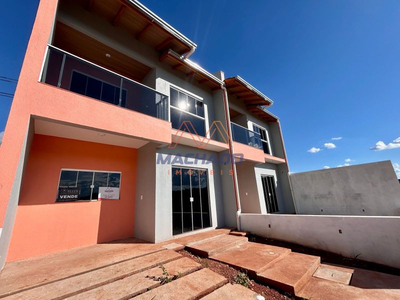 Casa à venda com 2 dormitórios e 87m² de área privativa no bairro Efapi