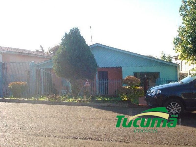 Casa à venda com 3 dormitórios, 2 banheiros, 1 vaga de garagem e 360m² de área privativa no bairro Cristo Rei