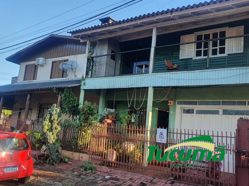 Casa à venda com 10 dormitórios, 5 banheiros, 3 vagas de garagens e 240m² de área privativa no bairro Efapi