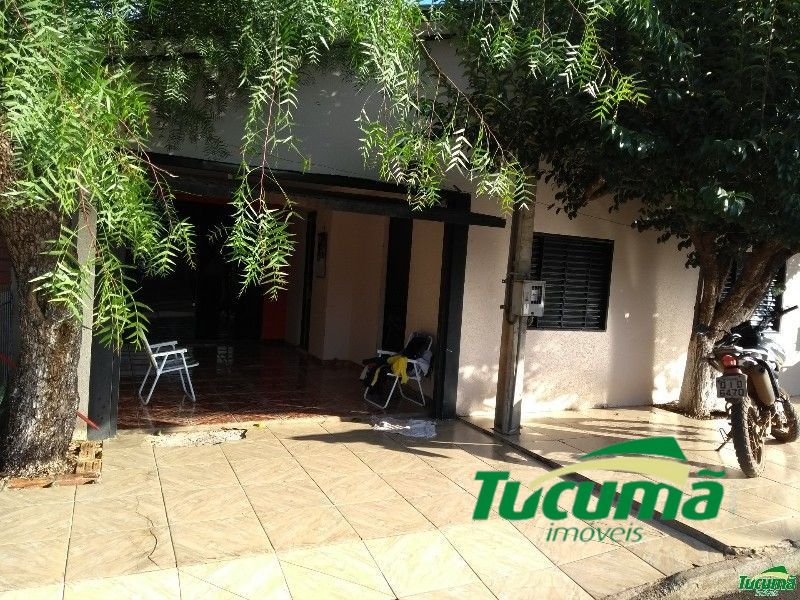 Casa à venda com 3 dormitórios, 3 banheiros e 1 vaga de garagem no bairro Efapi