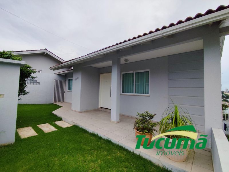 Casa à venda com 4 dormitórios, 2 banheiros, 4 vagas de garagens e 360m² de área privativa no bairro Santa Maria
