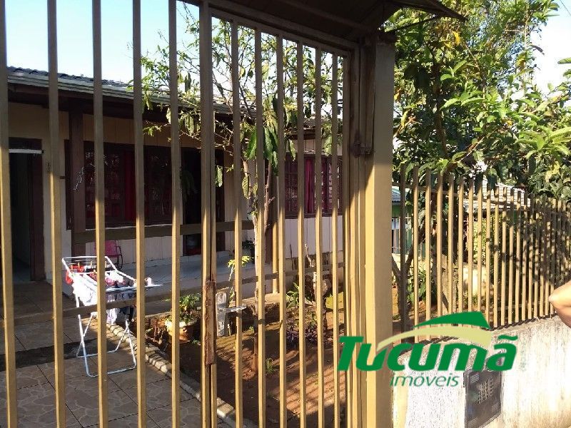 Casa à venda com 3 dormitórios, 2 banheiros, 2 vagas de garagens e 240m² de área privativa no bairro São Cristóvão