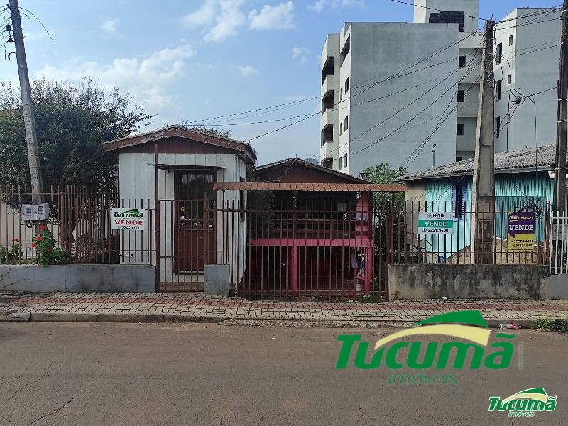 Casa à venda com 3 dormitórios, 1 banheiro, 2 vagas de garagens e 270m² de área privativa no bairro São Cristóvão