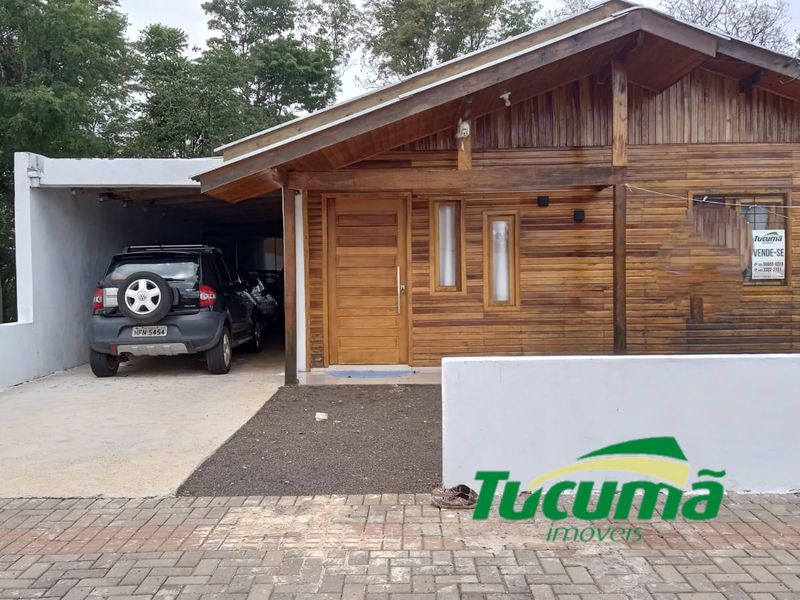Casa à venda com 2 dormitórios, 2 banheiros, 3 vagas de garagens e 250m² de área privativa no bairro Trevo