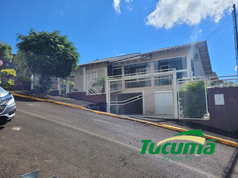 Casa à venda com 5 dormitórios, 3 banheiros, 3 vagas de garagens e 440m² de área privativa no bairro Parque das Palmeiras