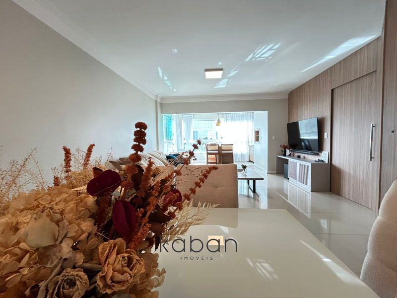 Apartamento à venda com 3 dormitórios, 1 banheiro, 3 vagas de garagens e 156m² de área privativa no bairro Santa Maria