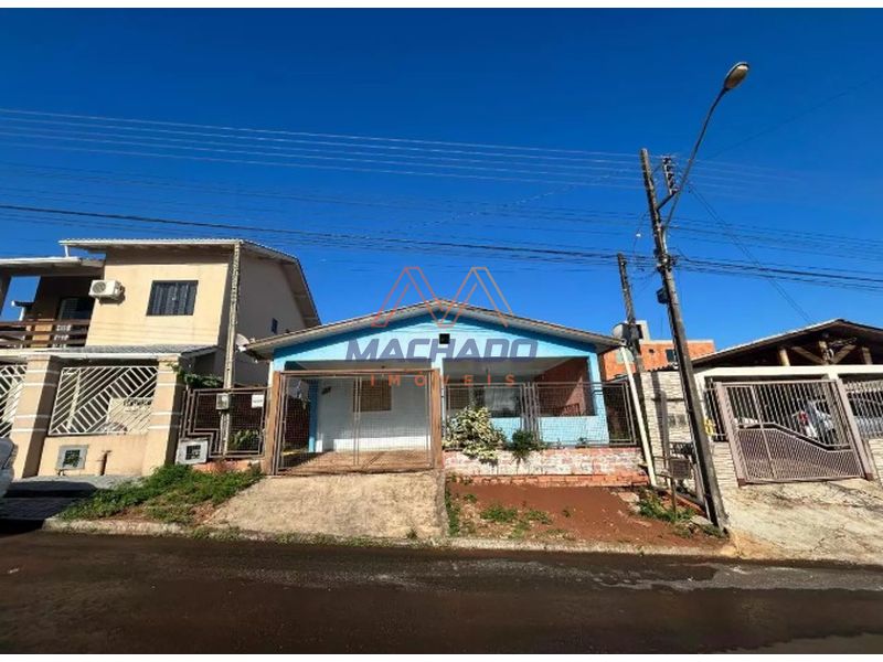 Casa à venda com 3 dormitórios, 1 banheiro, 1 vaga de garagem e 75m² de área privativa no bairro Efapi
