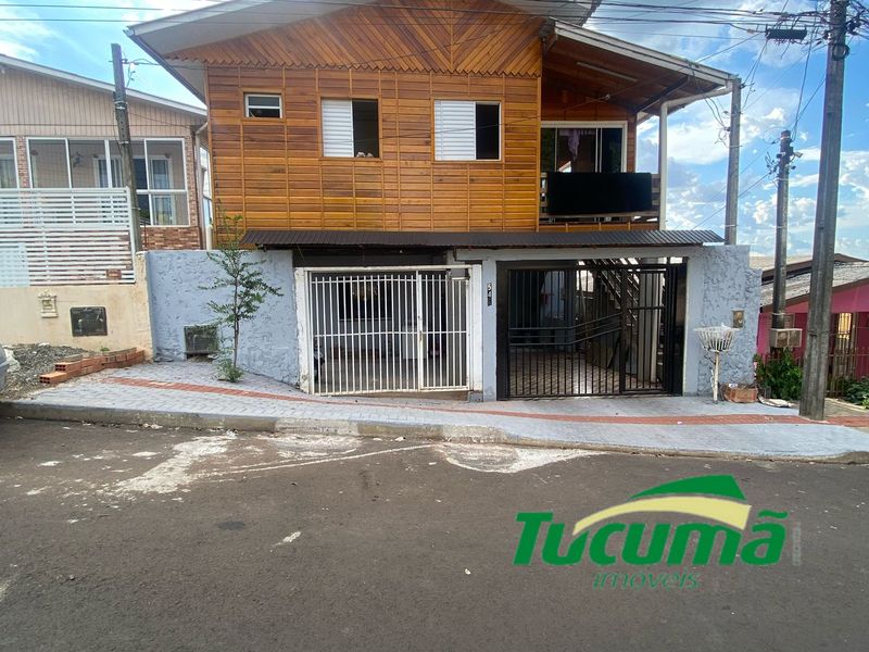Casa à venda com 6 dormitórios e 3 vagas de garagens no bairro Santo Antônio