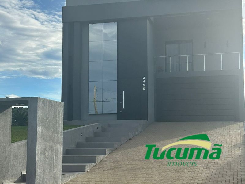 Casa à venda com 3 dormitórios, 2 banheiros, 2 vagas de garagens e 219m² de área privativa no bairro Lajeado