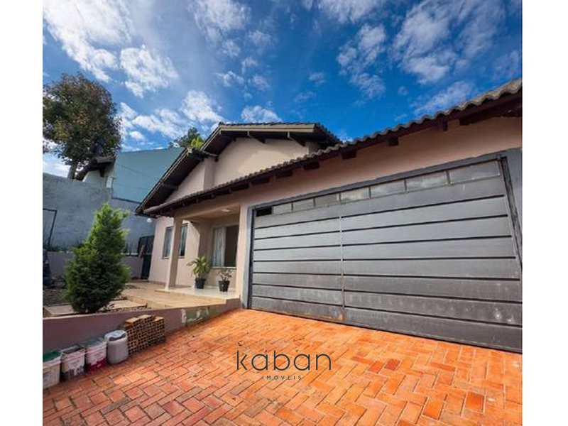 Casa à venda com 3 dormitórios, 2 banheiros, 2 vagas de garagens e 190m² de área privativa no bairro Presidente Médici