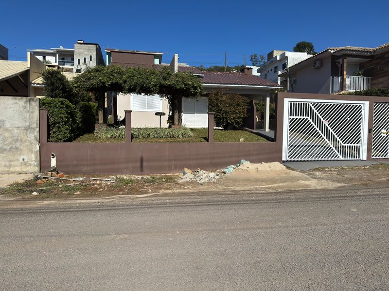 Casa à venda com 3 quartos, 85m² - Foto 1
