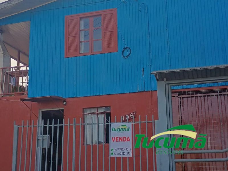 Casa à venda com 3 dormitórios, 3 banheiros, 3 vagas de garagens e 360m² de área privativa no bairro Cristo Rei