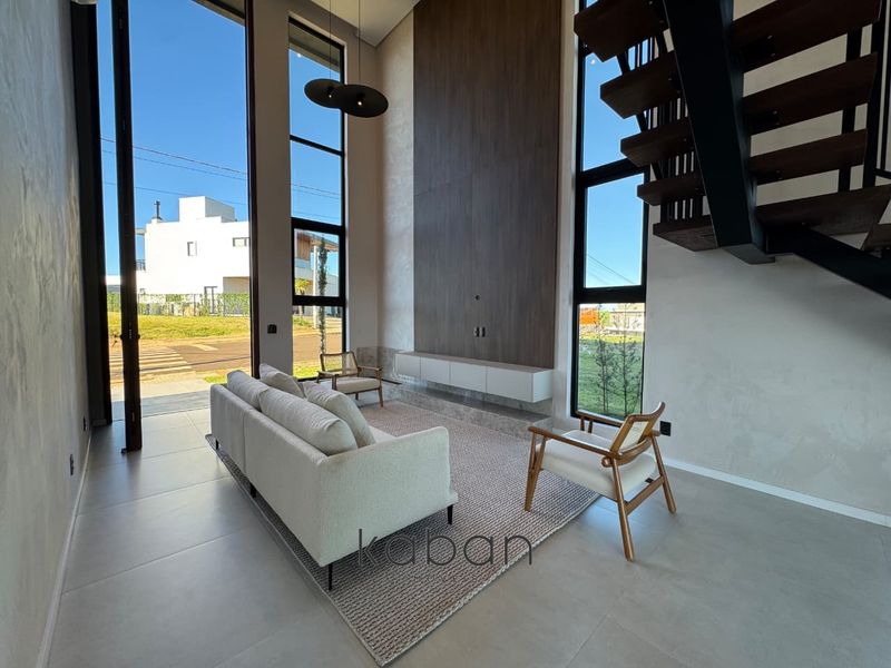 Casa à venda com 3 dormitórios, 3 banheiros, 3 vagas de garagens e 316m² de área privativa no bairro Seminário