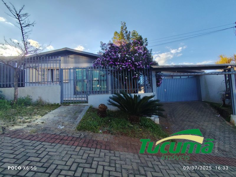 Casa à venda com 3 dormitórios, 1 banheiro, 2 vagas de garagens e 200m² de área privativa no bairro Universitário