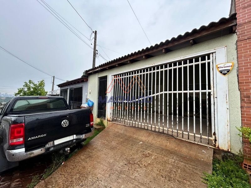 Casa à venda com 2 dormitórios, 2 banheiros, 2 vagas de garagens e 98m² de área privativa no bairro Efapi