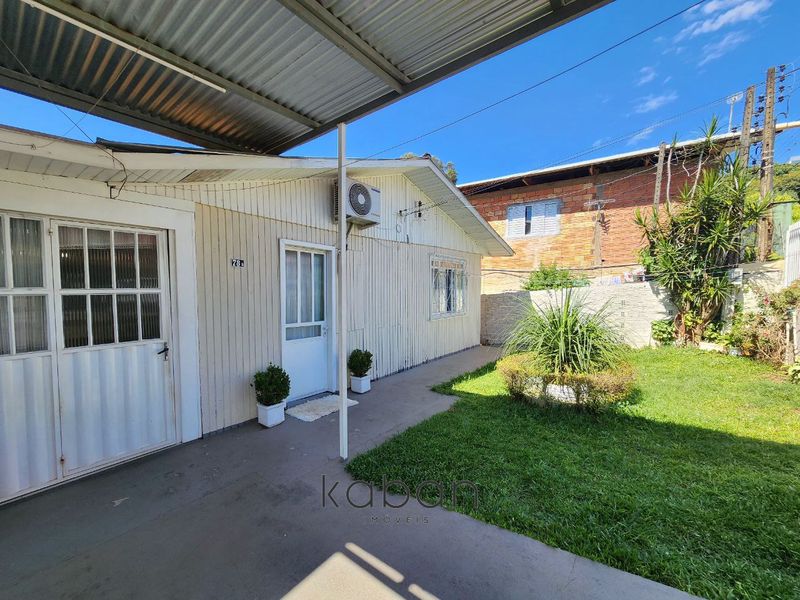 Casa à venda com 4 dormitórios e 1 banheiro no bairro Presidente Médici