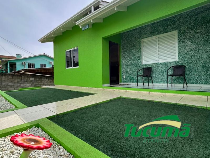 Casa à venda com 3 dormitórios, 2 banheiros, 2 vagas de garagens e 390m² de área privativa no bairro Efapi
