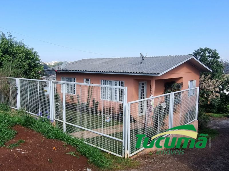 Casa à venda com 3 dormitórios, 1 banheiro, 1 vaga de garagem e 480m² de área privativa no bairro Santo Antônio