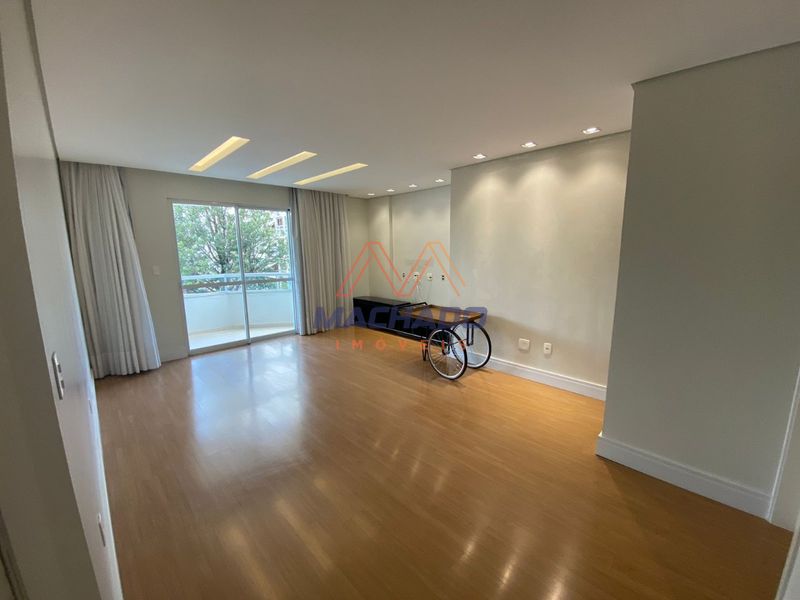 Apartamento à venda com 3 dormitórios, 1 banheiro, 2 vagas de garagens e 128m² de área privativa no bairro Centro