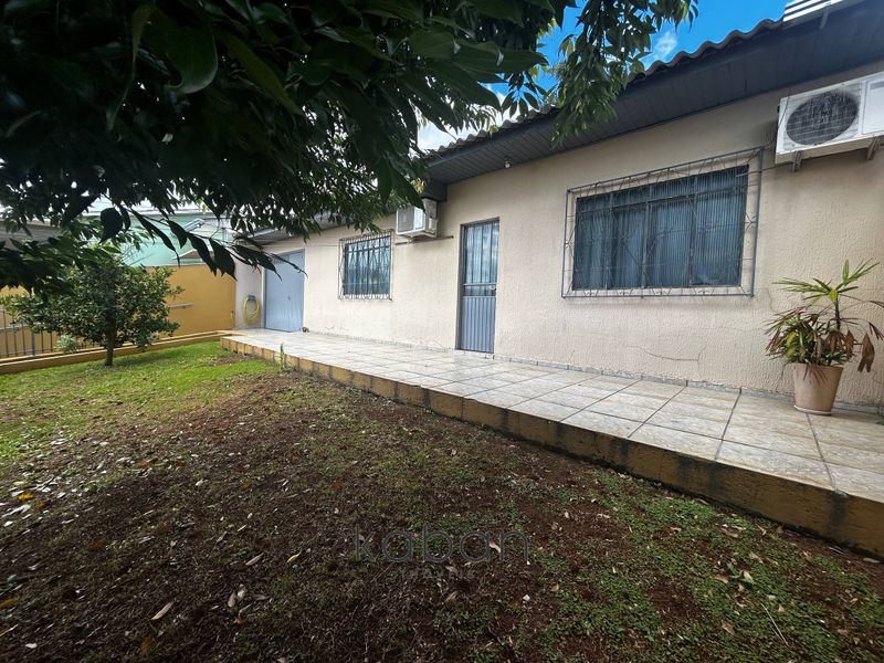 Casa à venda com 4 dormitórios, 2 banheiros, 4 vagas de garagens e 100m² de área privativa no bairro Universitário