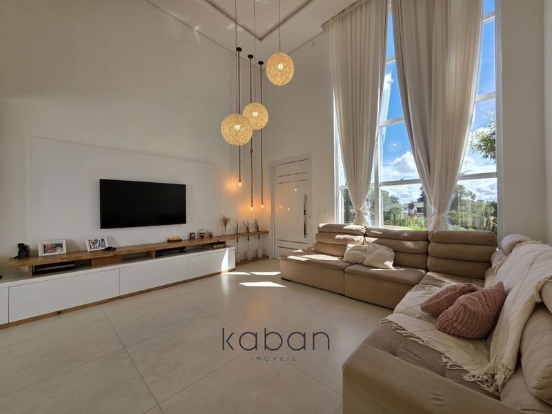 Apartamento à venda com 3 dormitórios, 3 banheiros, 2 vagas de garagens e 200m² de área privativa no bairro Zona Rural