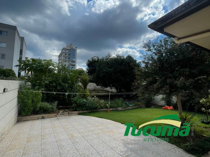 Casa para alugar com 3 dormitórios, 2 banheiros, 2 vagas de garagens e 167m² de área privativa no bairro Jardim Itália