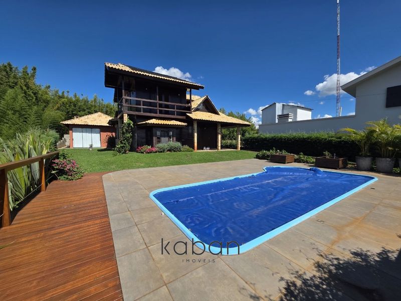 Apartamento à venda com 2 dormitórios, 2 banheiros e 199m² de área privativa no bairro Zona Rural