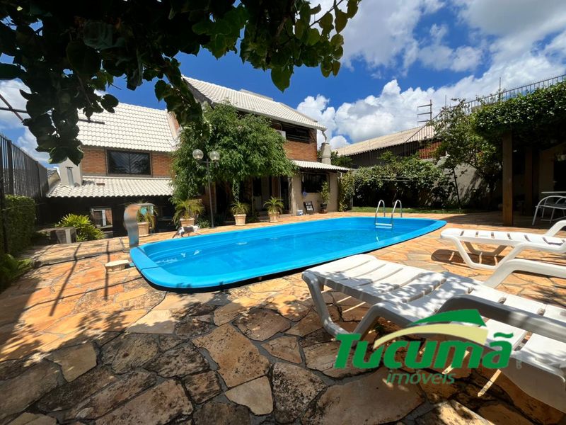 Casa para alugar com 3 dormitórios, 3 banheiros, 2 vagas de garagens e 412m² de área privativa no bairro Maria Goretti