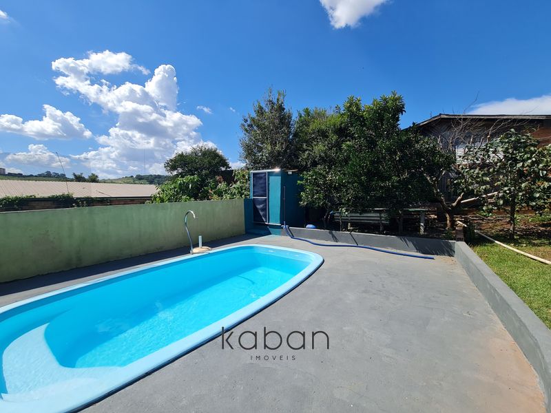 Casa à venda com 2 dormitórios, 3 banheiros, 2 vagas de garagens e 93m² de área privativa no bairro Seminário
