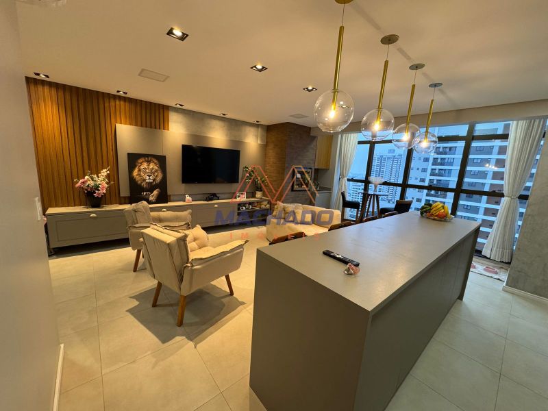 Apartamento à venda com 2 dormitórios, 1 banheiro, 2 vagas de garagens e 110m² de área privativa no bairro Centro
