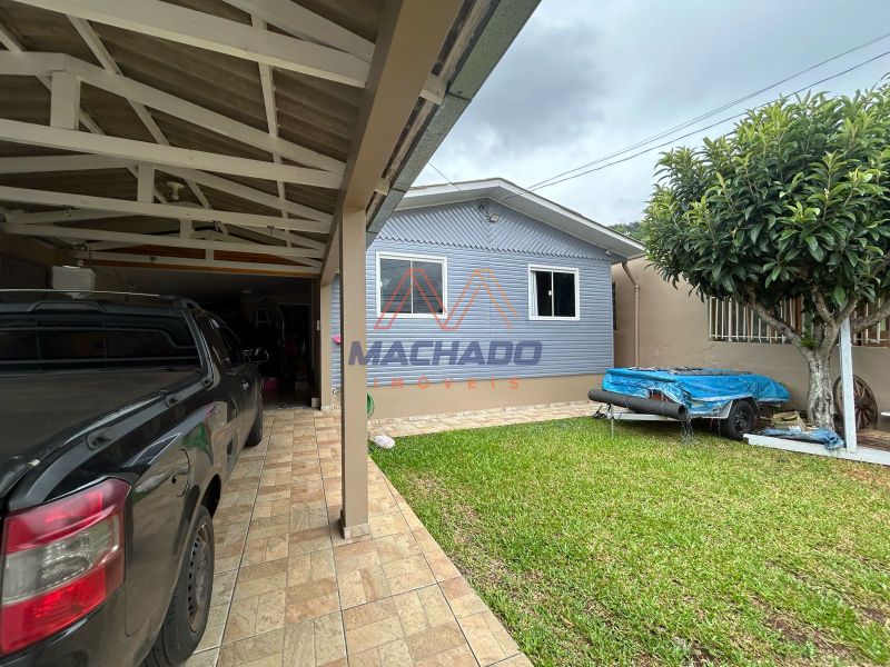 Casa à venda com 3 dormitórios, 1 banheiro, 3 vagas de garagens e 120m² de área privativa no bairro Efapi
