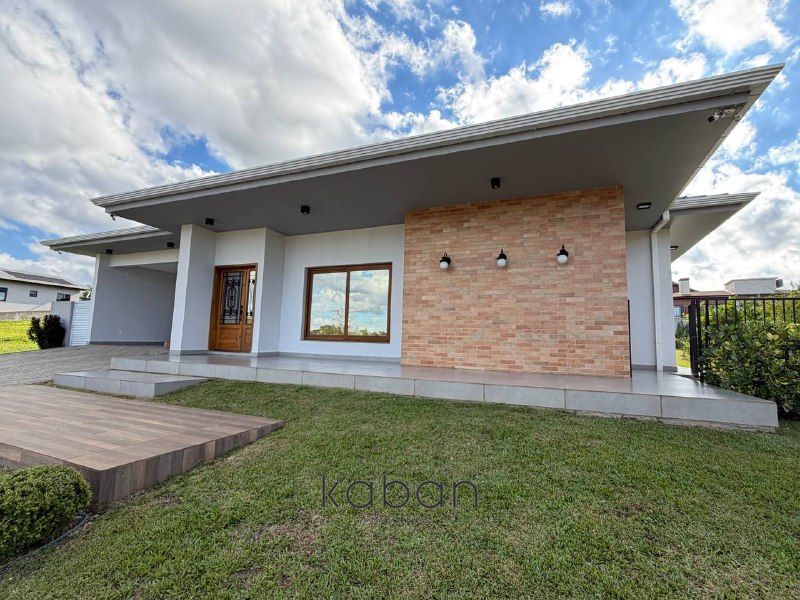 Apartamento à venda com 3 dormitórios, 1 banheiro, 2 vagas de garagens e 210m² de área privativa no bairro Zona Rural